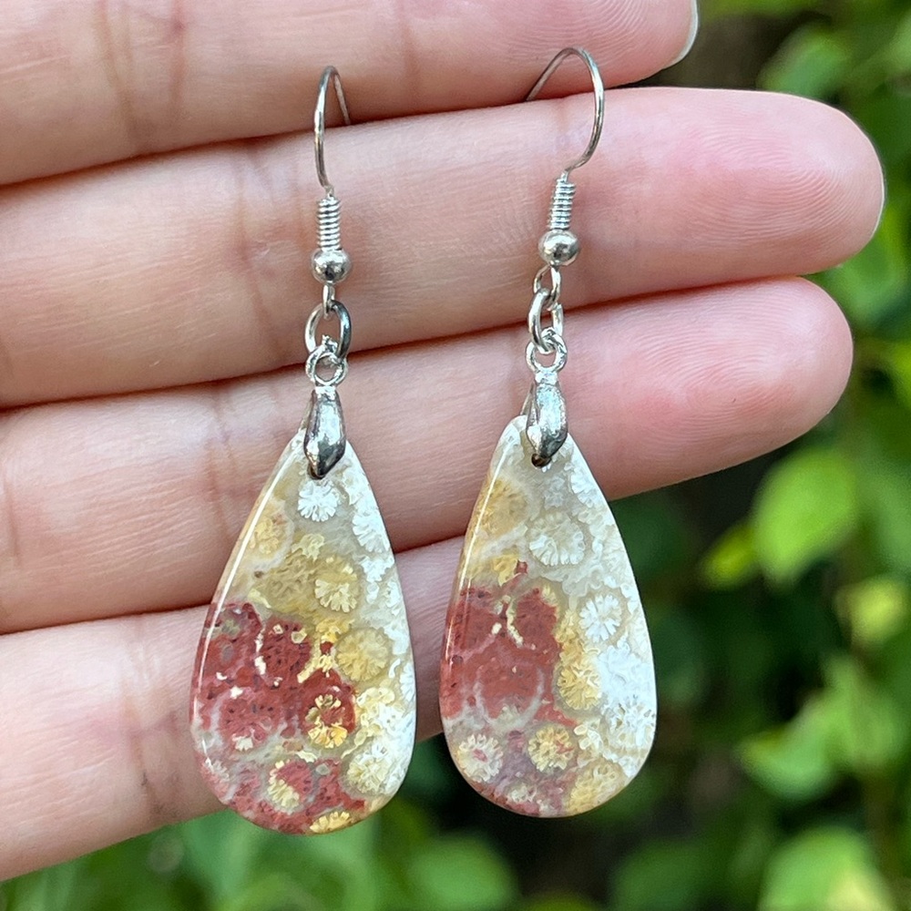 Stainless steel coral‎ jade drop earrings